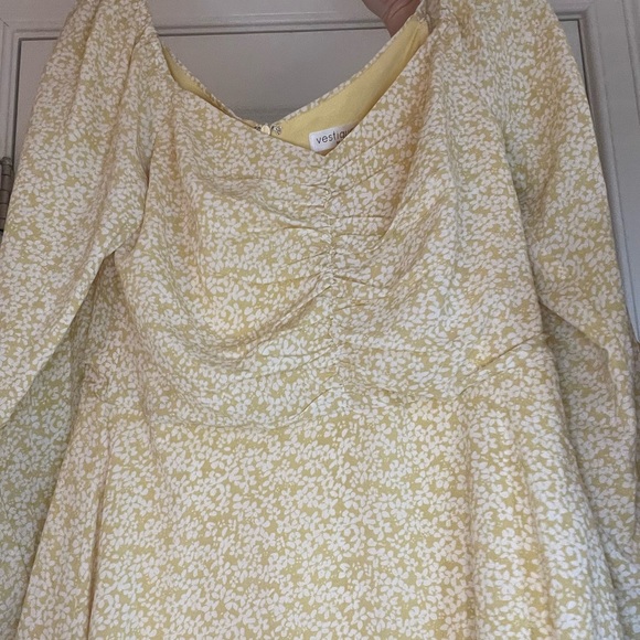 Super cute and sweet floral sundress, adorable sleeves slightly puffy and flowy - Picture 3 of 3